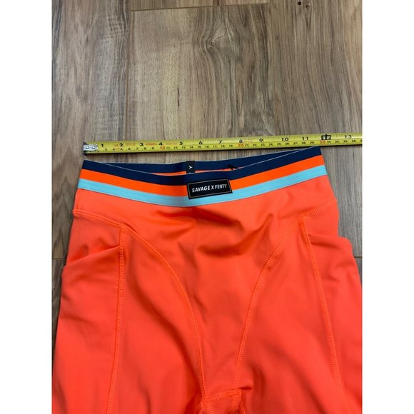 NWT Women's Savage Fenty  Lineup High-Waist Pocket Legging  Size: Small - Picture 5 of 8